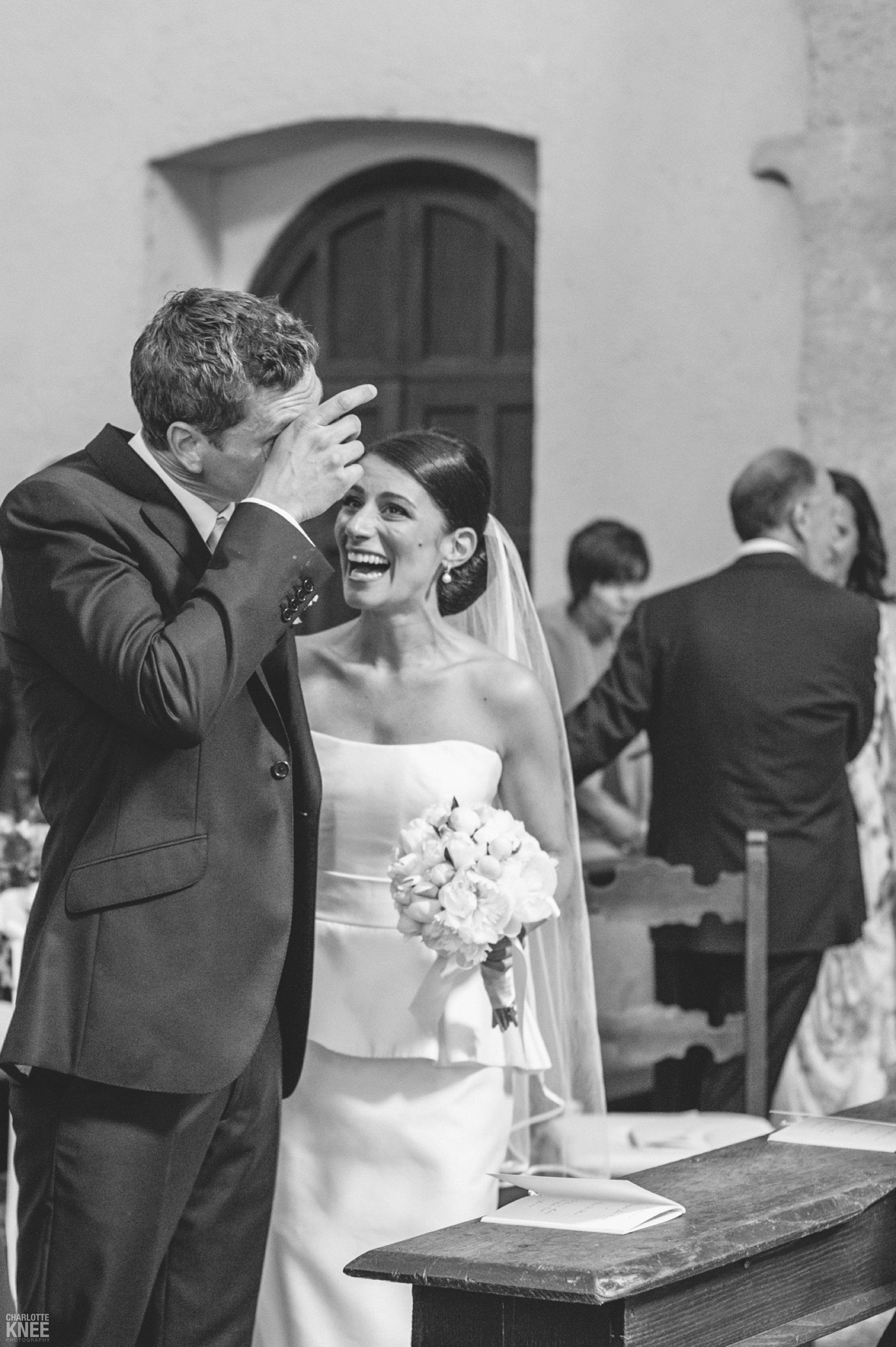 Destination-Wedding-La-Badia-di-Orvieto-Italy-Charlotte-Knee-Photography_0020.jpg